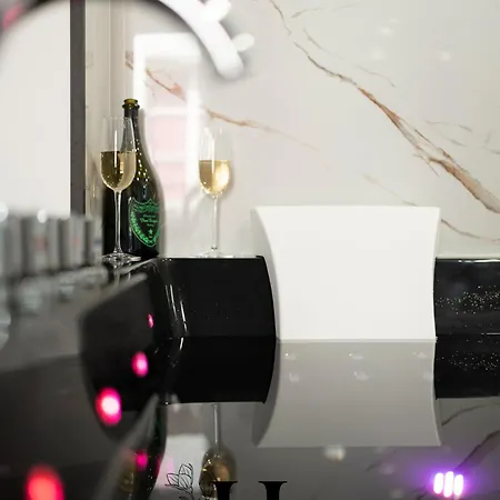 Magnifique Luxe Jacuzzi Centre *