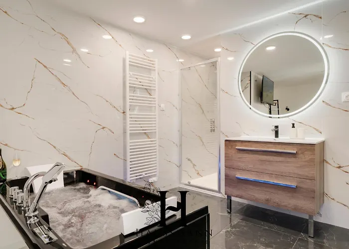 Apartment Magnifique Luxe Jacuzzi Centre *