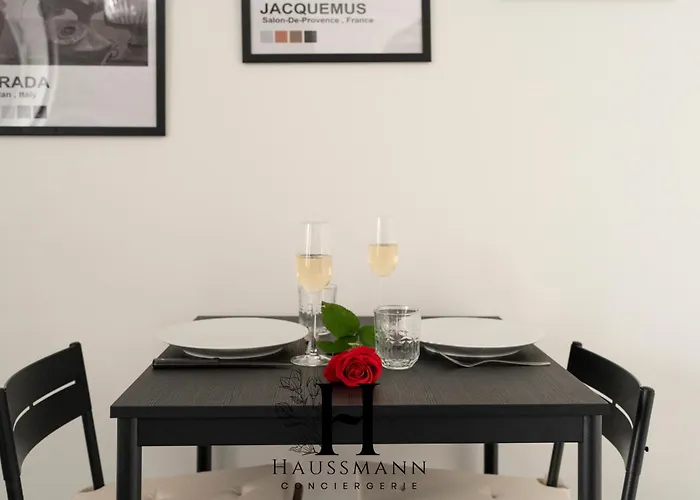 Magnifique Luxe Jacuzzi Centre Apartman